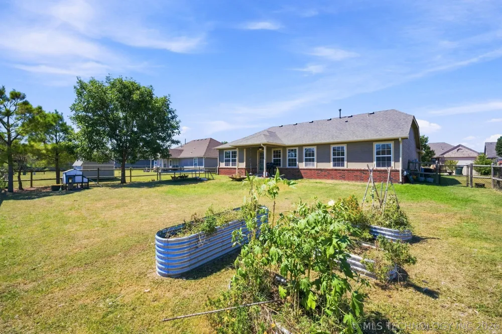 2111 S Javine Street Skiatook, OK 74070
