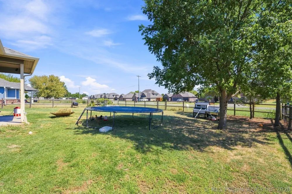 2111 S Javine Street Skiatook, OK 74070