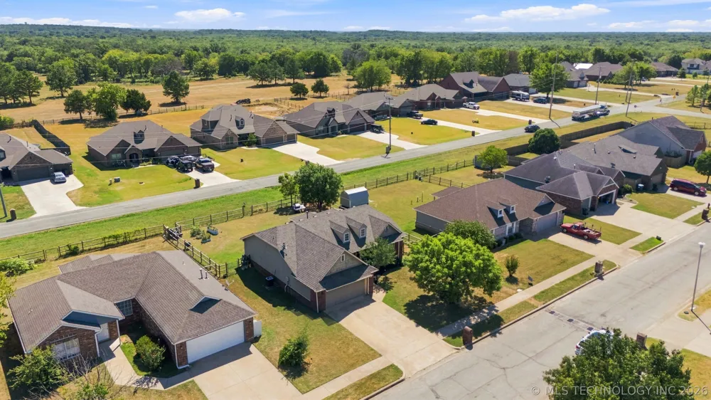2111 S Javine Street Skiatook, OK 74070