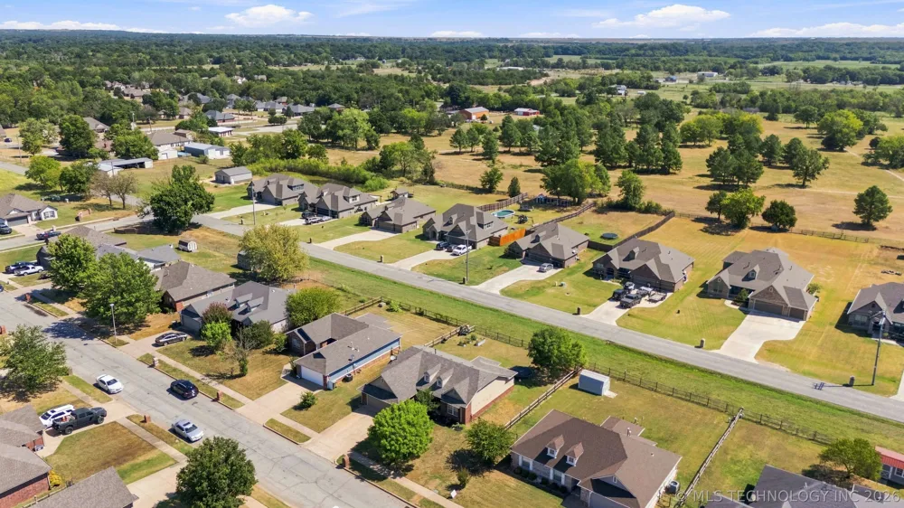 2111 S Javine Street Skiatook, OK 74070