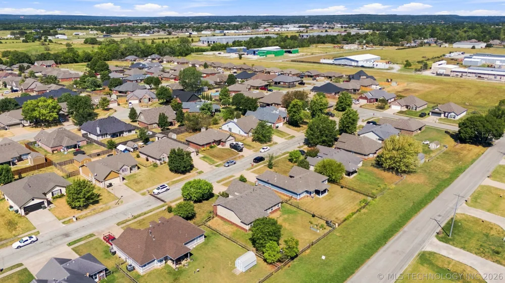 2111 S Javine Street Skiatook, OK 74070