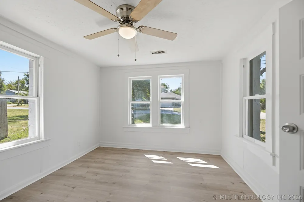 329 W Oak Street Coweta, OK 74429