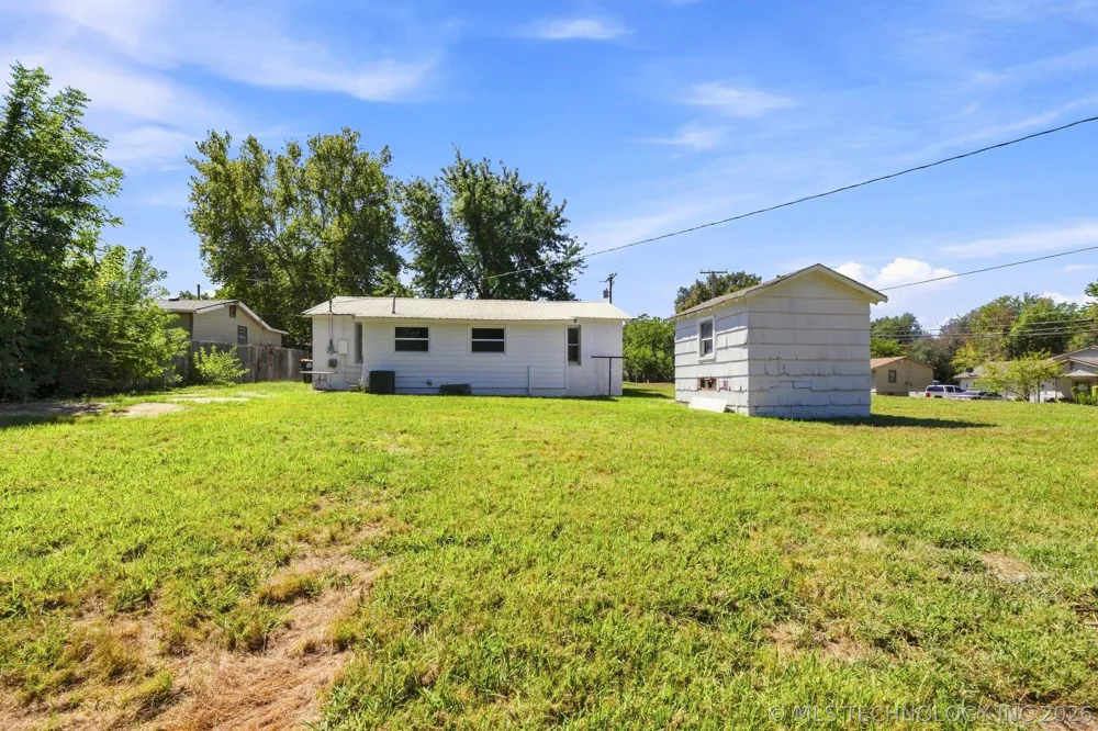 329 W Oak Street Coweta, OK 74429