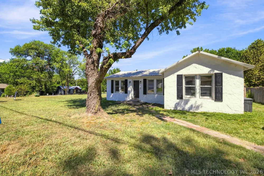 329 W Oak Street Coweta, OK 74429