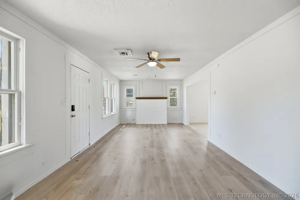 329 W Oak Street Coweta, OK 74429