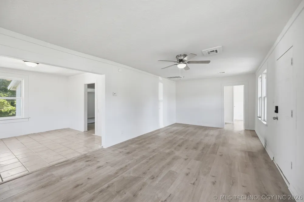 329 W Oak Street Coweta, OK 74429
