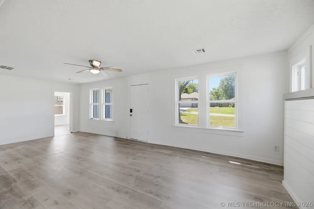 329 W Oak Street Coweta, OK 74429