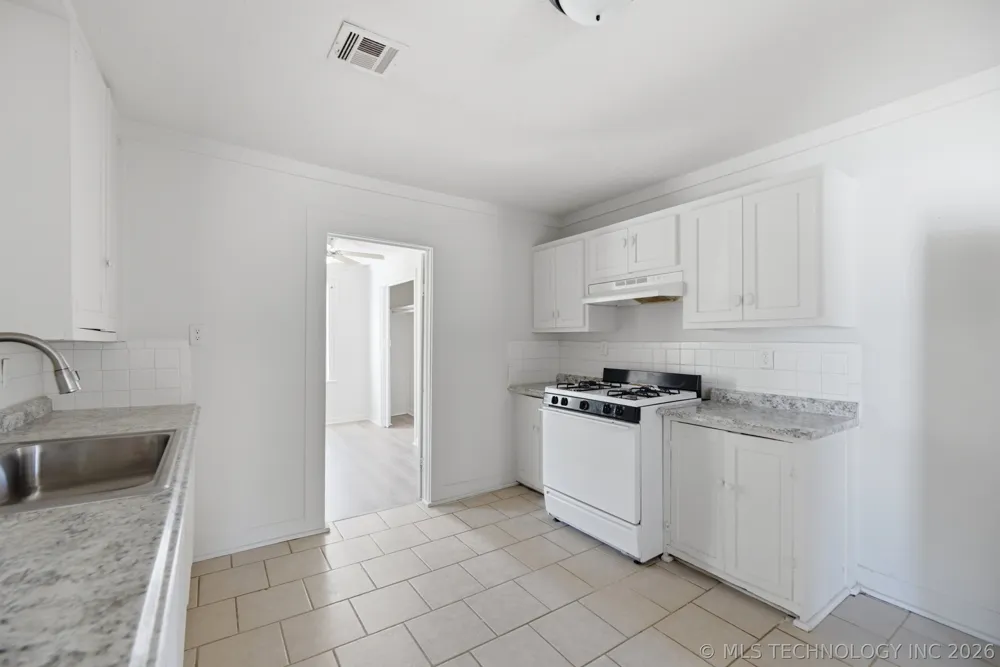329 W Oak Street Coweta, OK 74429