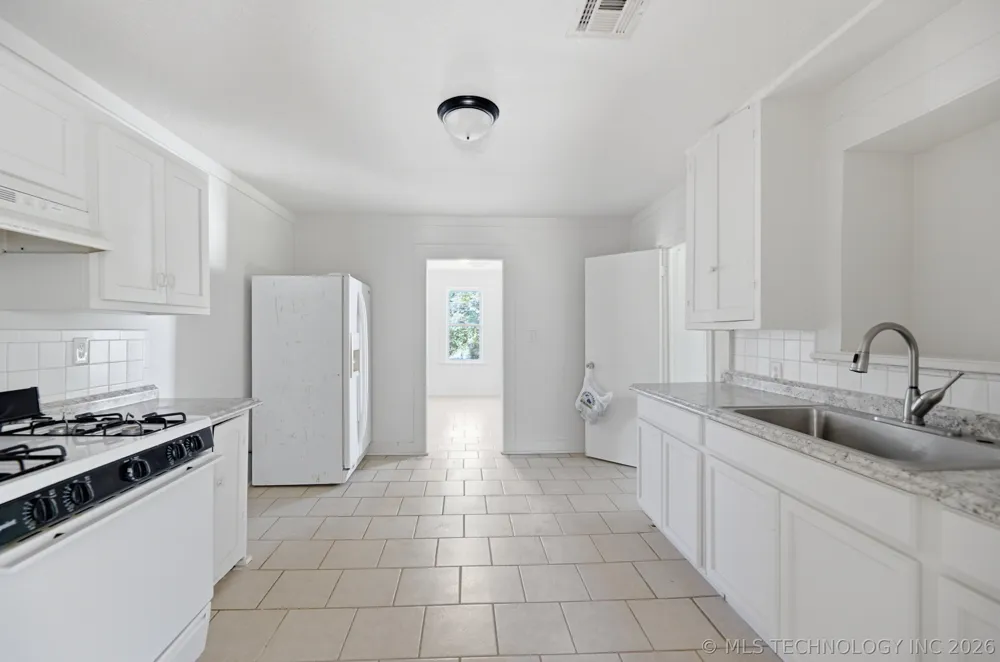 329 W Oak Street Coweta, OK 74429