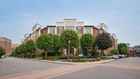 24 AVENUE AT PORT IMPERIAL