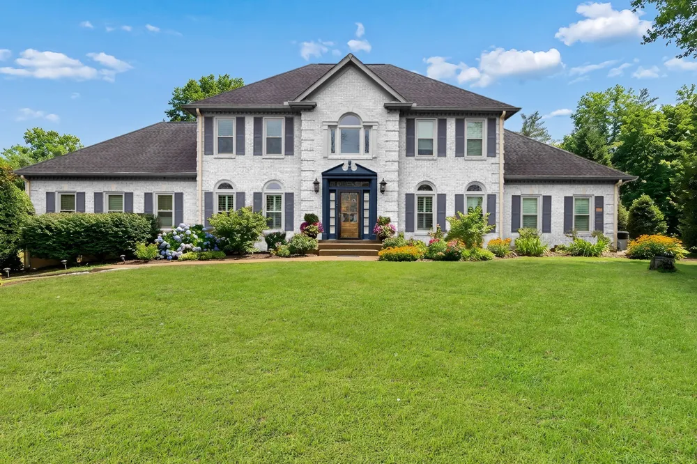 1412 Arrowhead Dr Brentwood, TN 37027