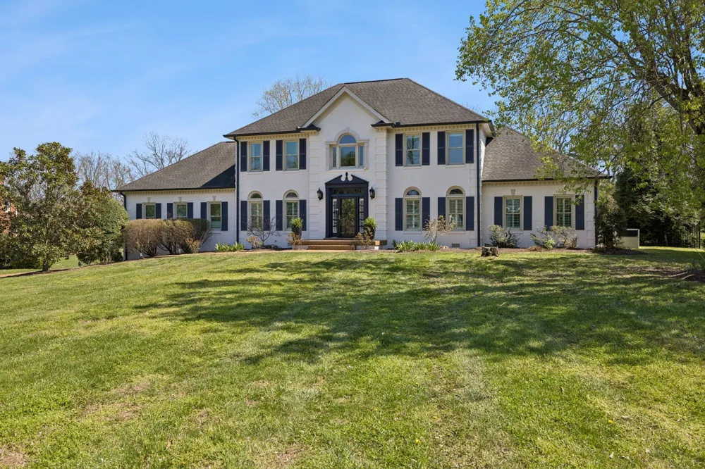 1412 Arrowhead Dr Brentwood, TN 37027