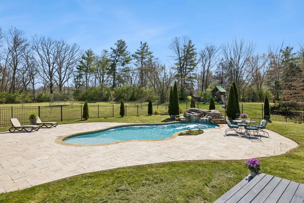 1412 Arrowhead Dr Brentwood, TN 37027