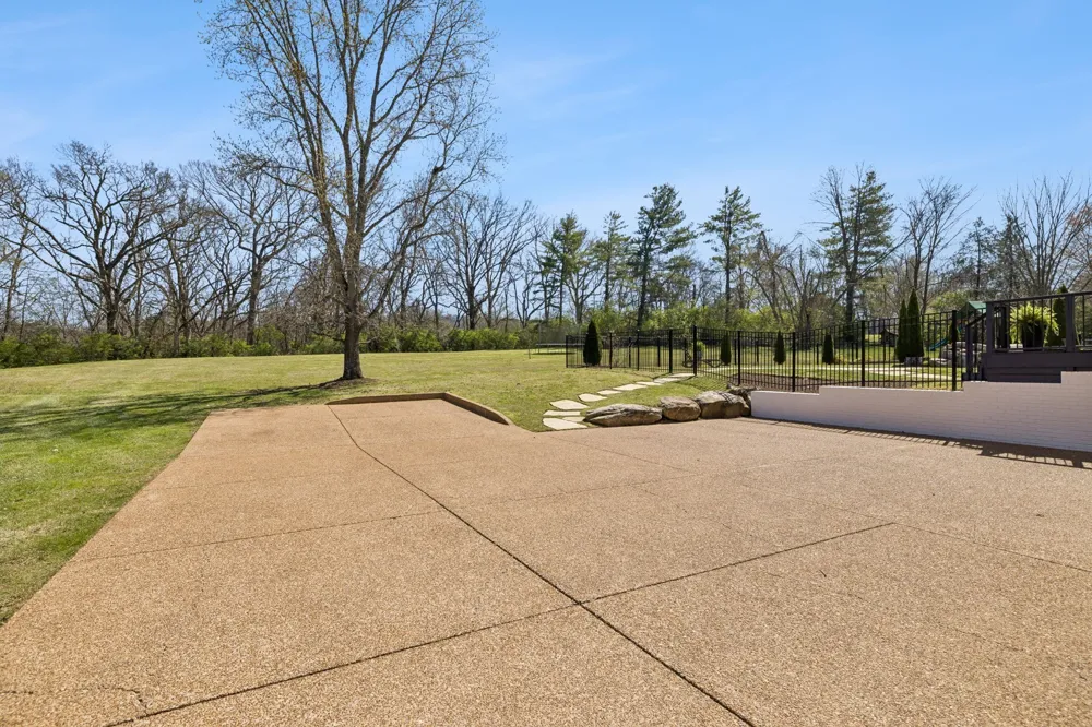 1412 Arrowhead Dr Brentwood, TN 37027