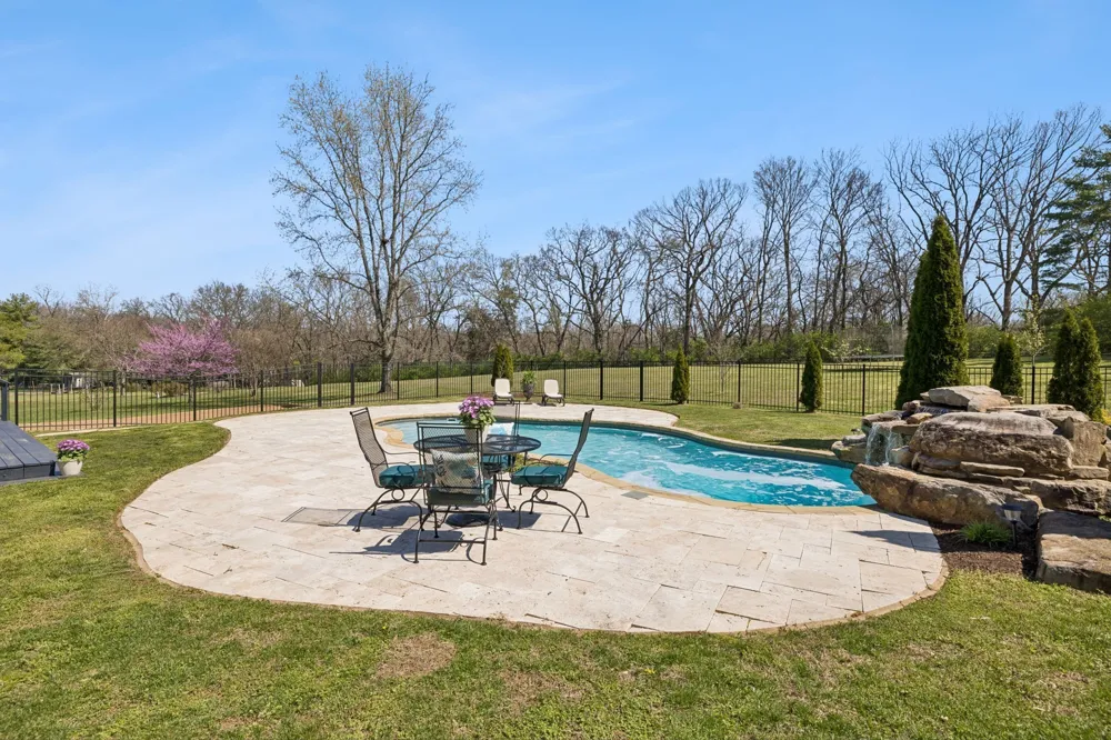1412 Arrowhead Dr Brentwood, TN 37027