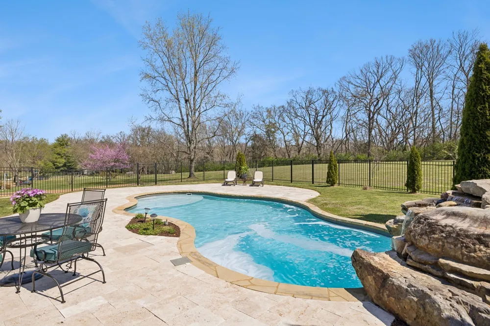 1412 Arrowhead Dr Brentwood, TN 37027