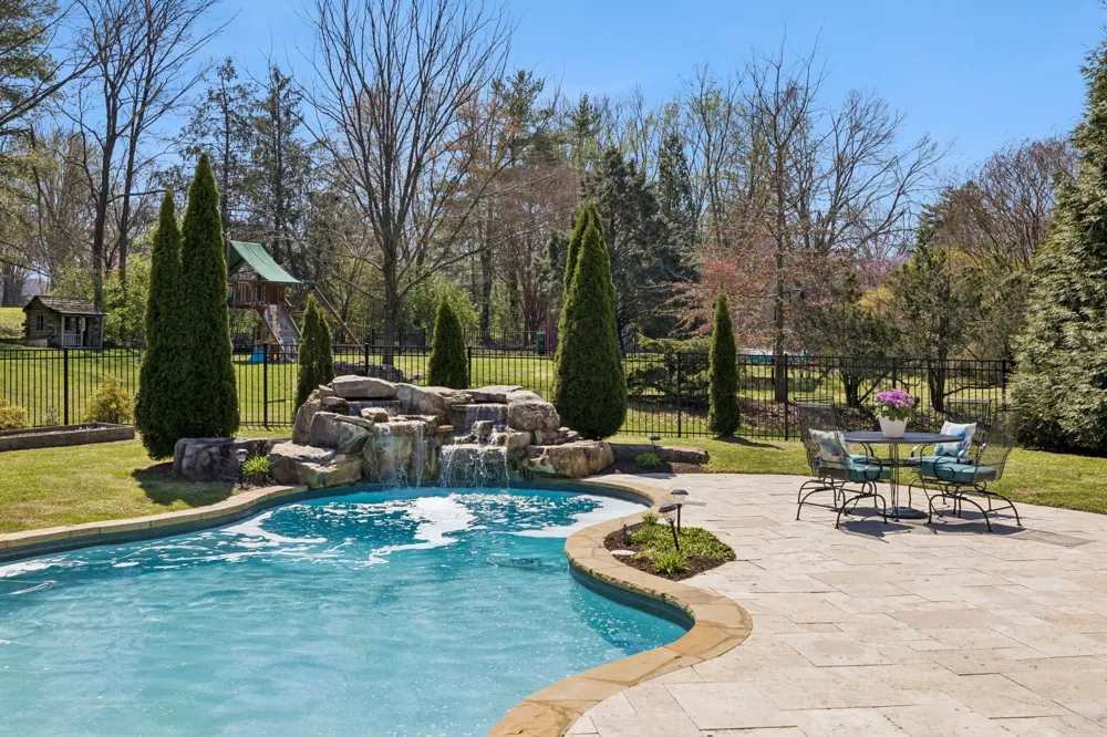 1412 Arrowhead Dr Brentwood, TN 37027