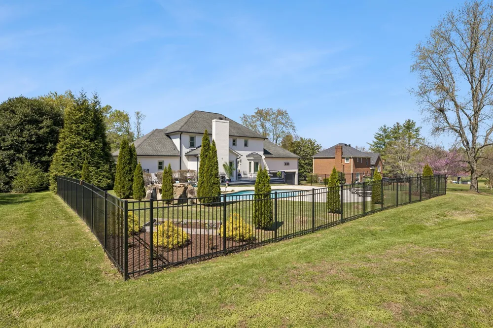 1412 Arrowhead Dr Brentwood, TN 37027