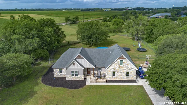 140 OAK SPRINGS DR Seguin, TX 78155