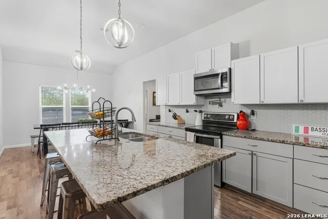 140 OAK SPRINGS DR Seguin, TX 78155