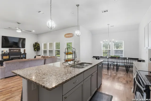 140 OAK SPRINGS DR Seguin, TX 78155