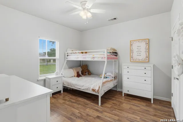 140 OAK SPRINGS DR Seguin, TX 78155