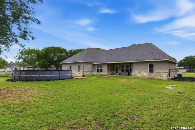 140 OAK SPRINGS DR Seguin, TX 78155