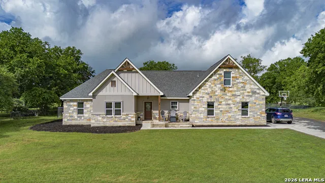 140 OAK SPRINGS DR Seguin, TX 78155