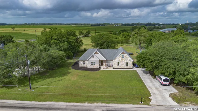 140 OAK SPRINGS DR Seguin, TX 78155