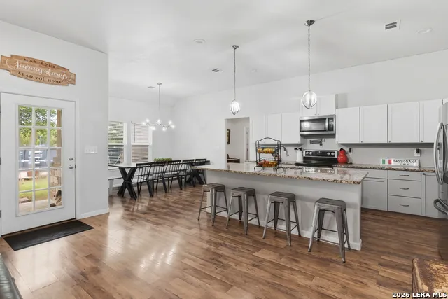140 OAK SPRINGS DR Seguin, TX 78155
