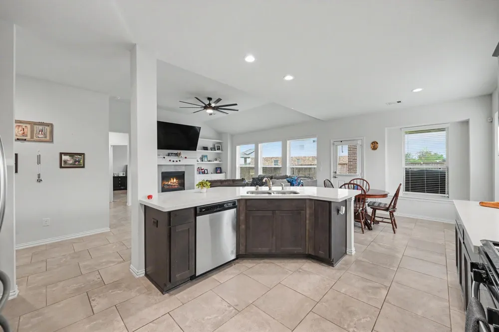 134 Dina Lane Montgomery, TX 77356