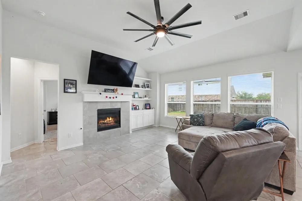 134 Dina Lane Montgomery, TX 77356
