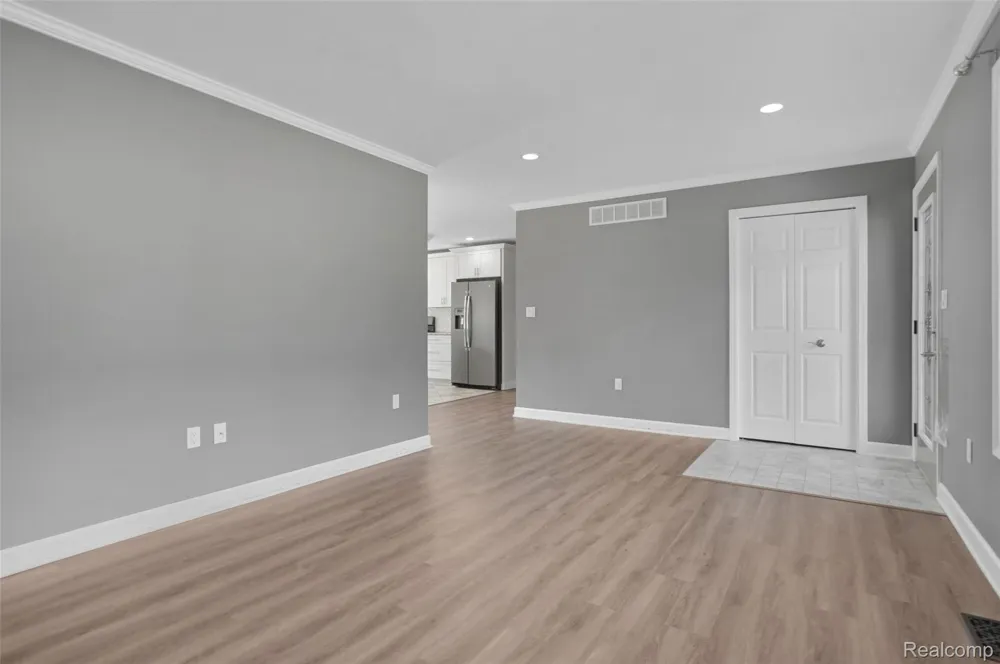6970 Biscayne Avenue White Lake Charter Township, MI 48383