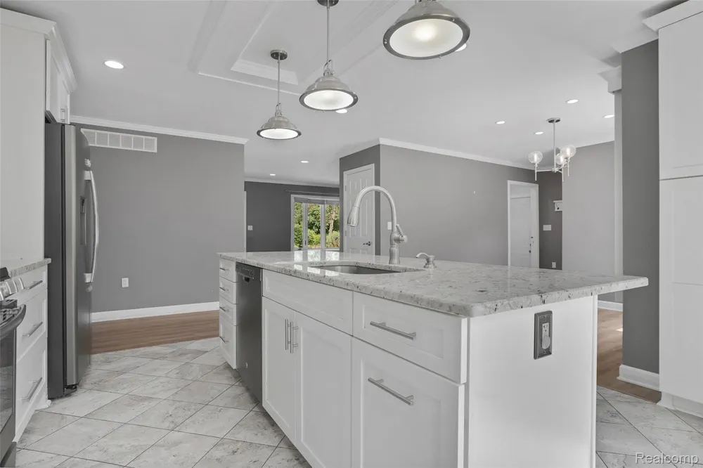 6970 Biscayne Avenue White Lake Charter Township, MI 48383