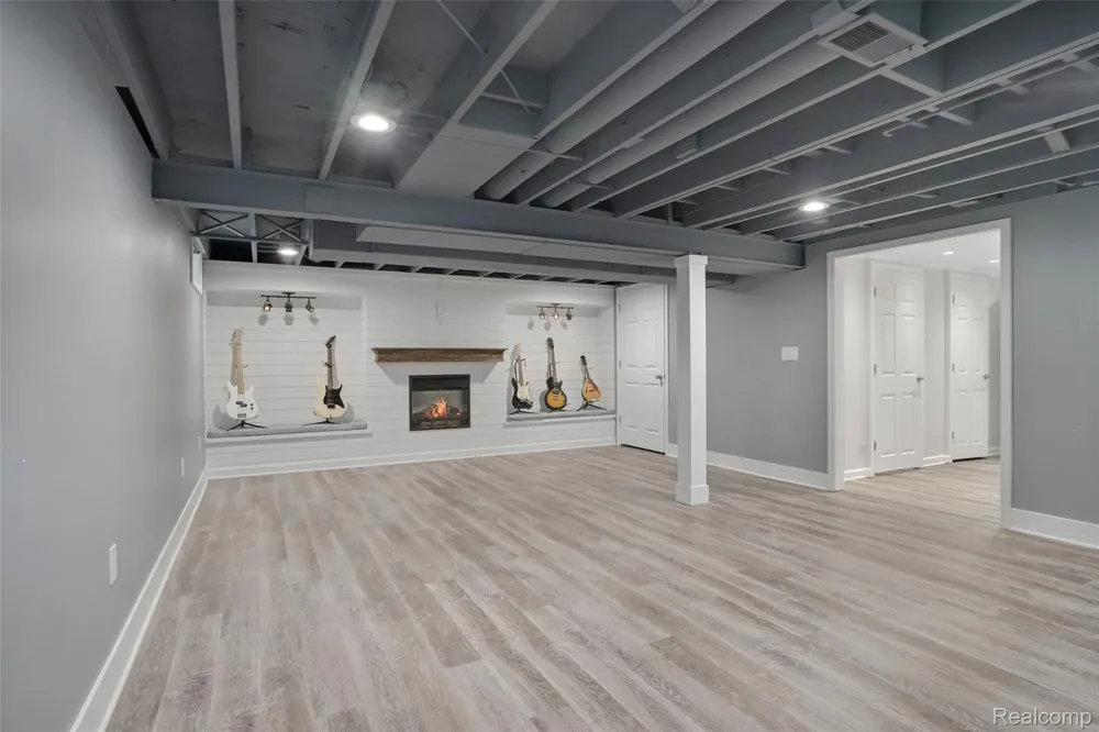 6970 Biscayne Avenue White Lake Charter Township, MI 48383