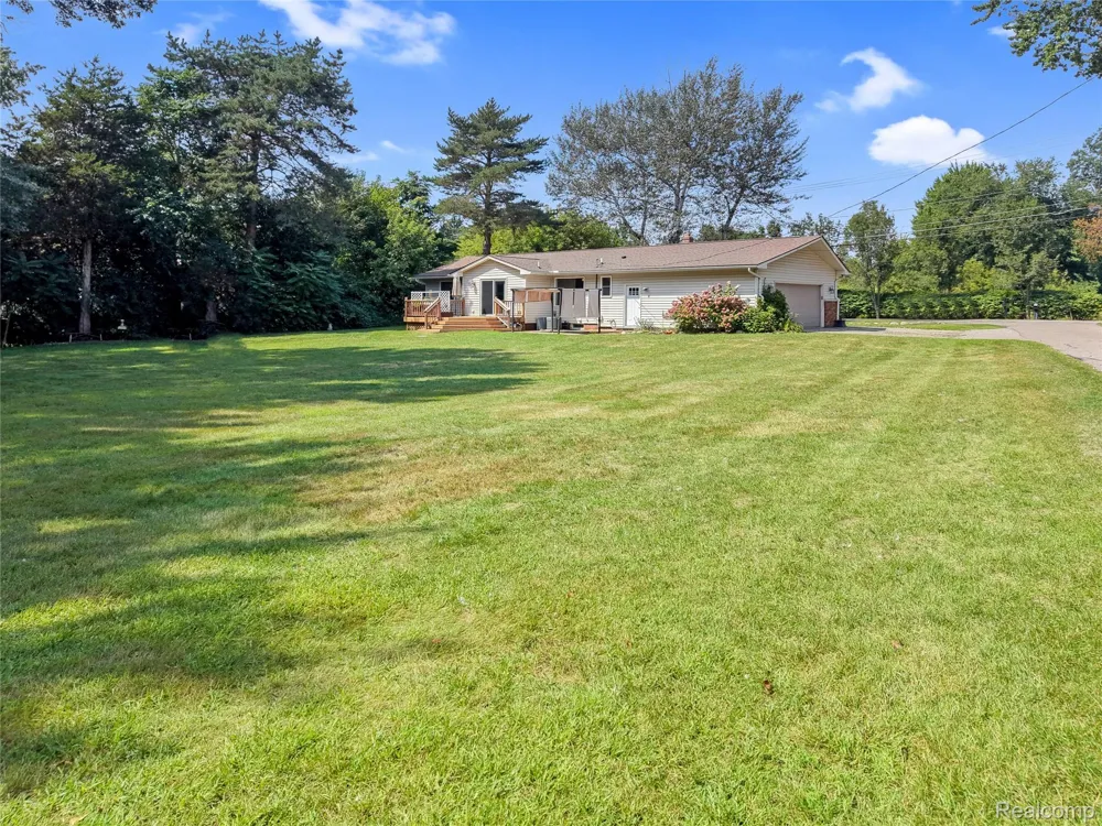 6970 Biscayne Avenue White Lake Charter Township, MI 48383