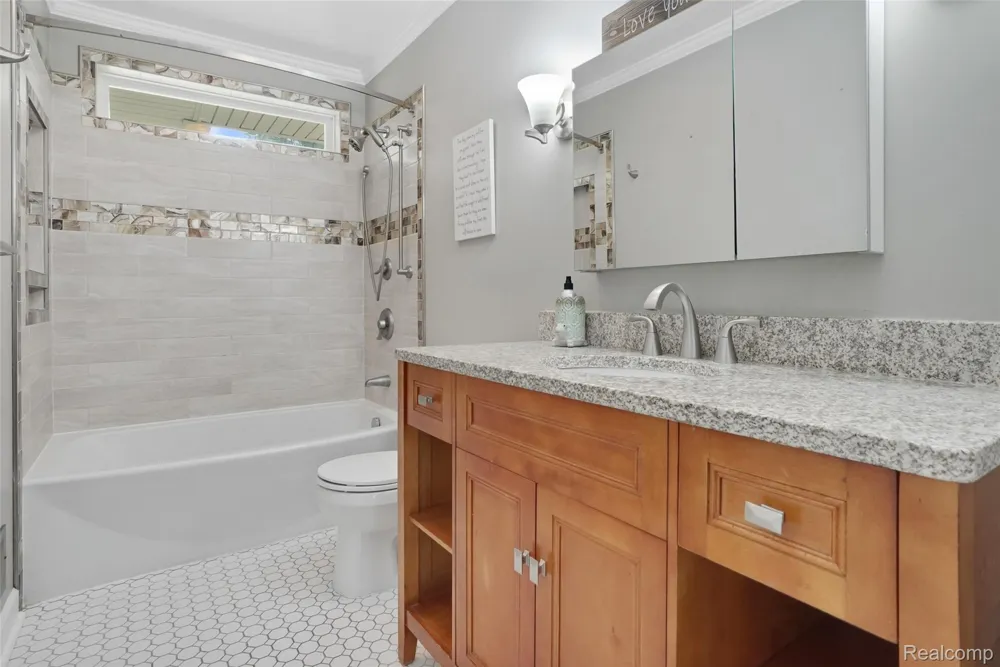 6970 Biscayne Avenue White Lake Charter Township, MI 48383