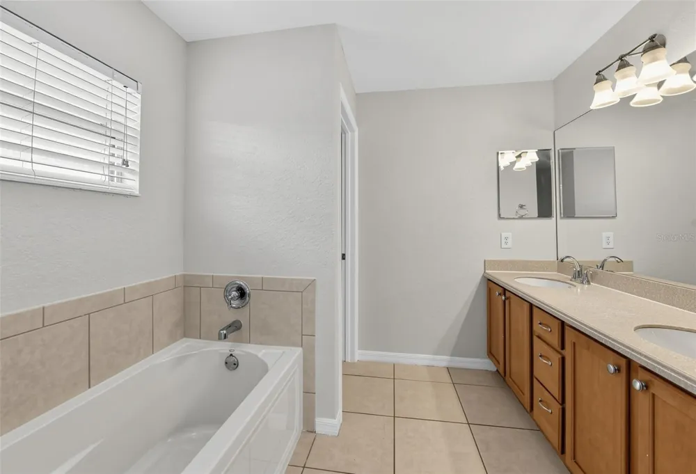 7026 MONTAUK POINT CROSSING Bradenton, FL 34212