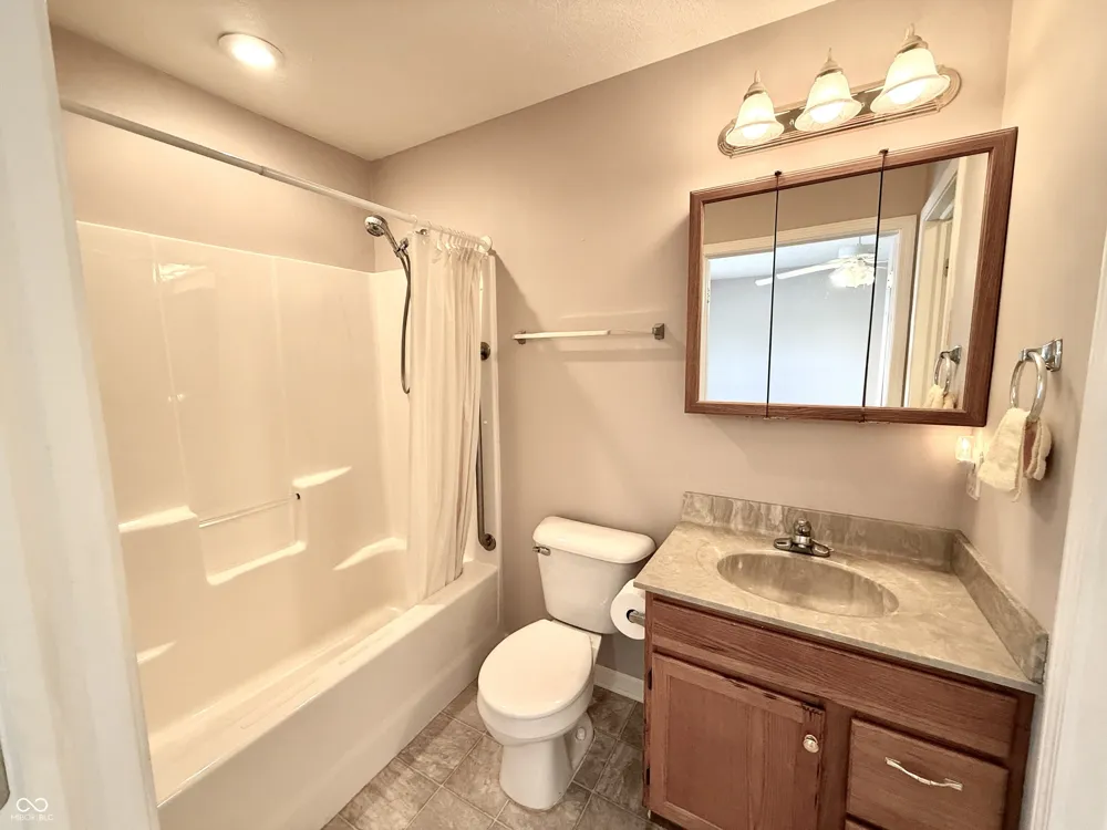 1059 Hilltop Commons Boulevard Whiteland, IN 46184