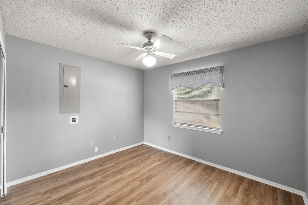 729 NW Charlyne Drive Burleson, TX 76028
