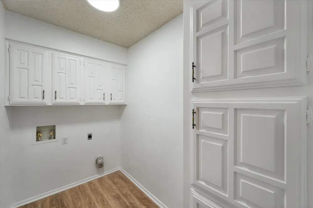 729 NW Charlyne Drive Burleson, TX 76028