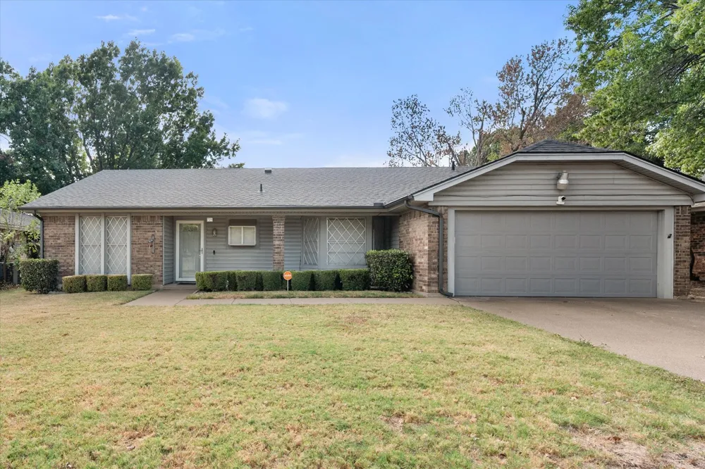 729 NW Charlyne Drive Burleson, TX 76028