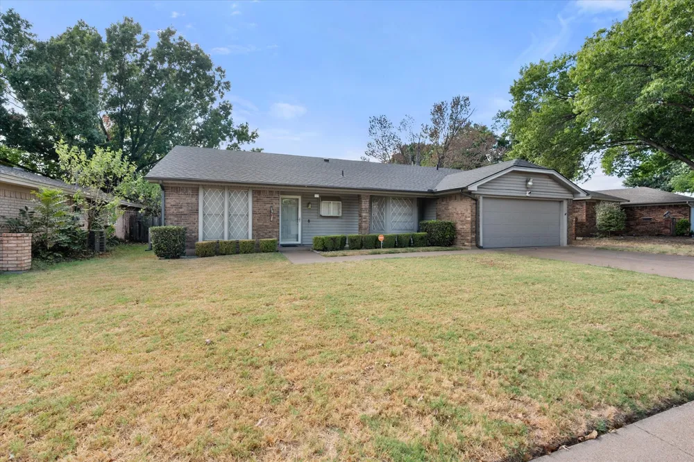 729 NW Charlyne Drive Burleson, TX 76028