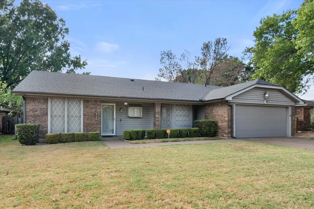 729 NW Charlyne Drive Burleson, TX 76028