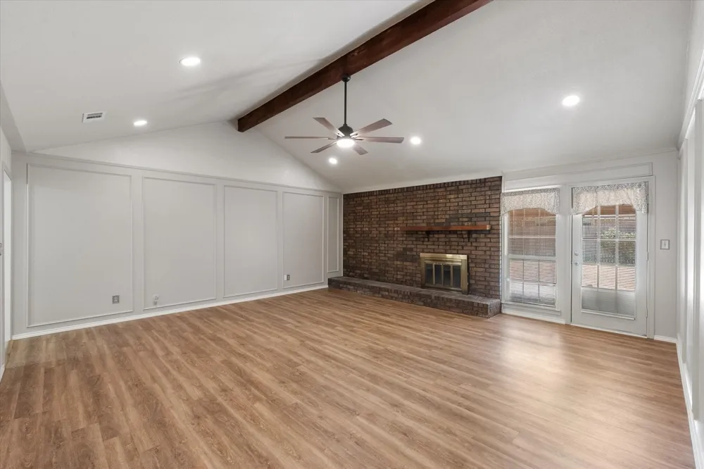 729 NW Charlyne Drive Burleson, TX 76028