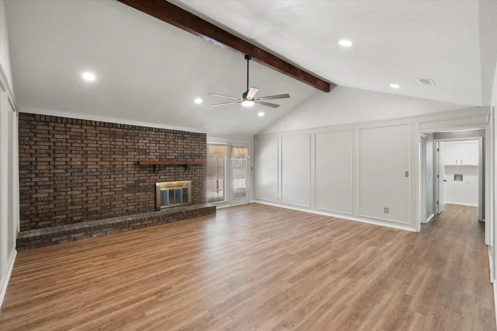 729 NW Charlyne Drive Burleson, TX 76028