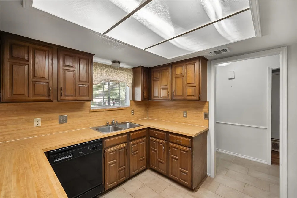 729 NW Charlyne Drive Burleson, TX 76028