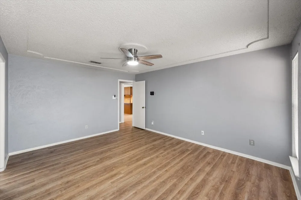 729 NW Charlyne Drive Burleson, TX 76028