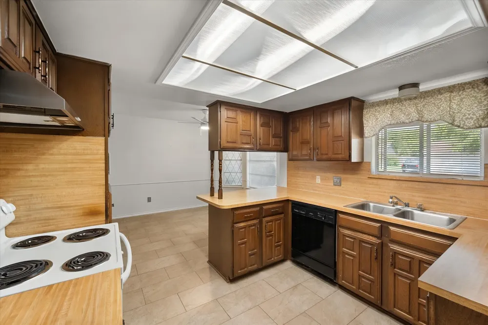 729 NW Charlyne Drive Burleson, TX 76028