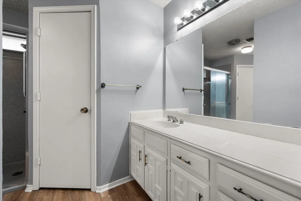 729 NW Charlyne Drive Burleson, TX 76028